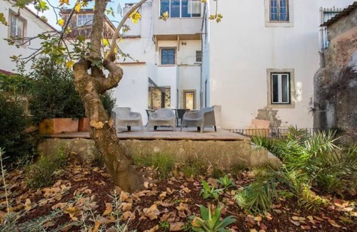 Sao Bento Apartment | Garden Retreat in Lisbon's Heart – 3-Bedroom Apt with Terrace & Authentic Vibes