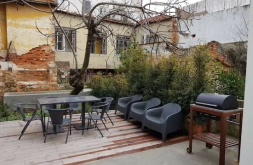Sao Bento Apartment | Garden Retreat in Lisbon's Heart – 3-Bedroom Apt with Terrace & Authentic Vibes