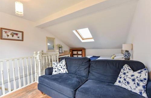 Winchester Apartment | Garden room, central Winchester