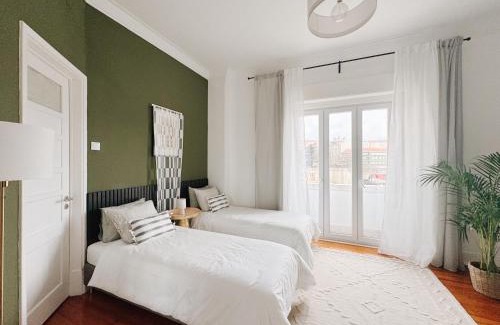 Alto do Pina House | Garden room l Fonte Luminosa l Soar Home