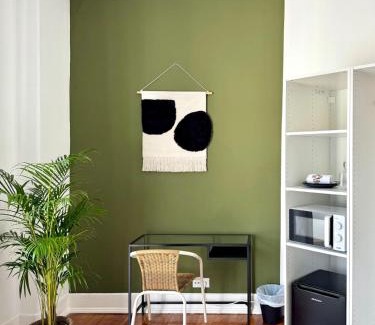 Alto do Pina House | Garden room l Fonte Luminosa l Soar Home