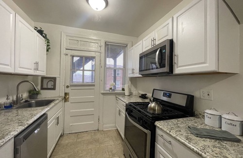 St. Louis Apartment | Garden style studio @ Forest Park & City!