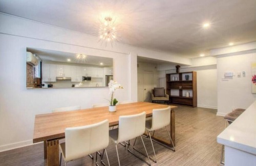 International District Apartment | Garden suite loft in old Montreal