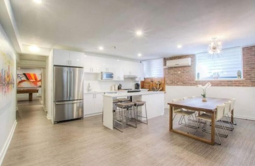 International District Apartment | Garden suite loft in old Montreal