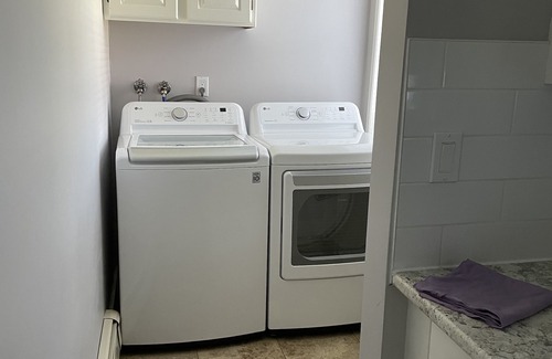 Vernon House | Garden Suite walk 5 minutes to Kalamalka Beach
