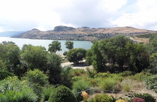 Vernon House | Garden Suite walk 5 minutes to Kalamalka Beach
