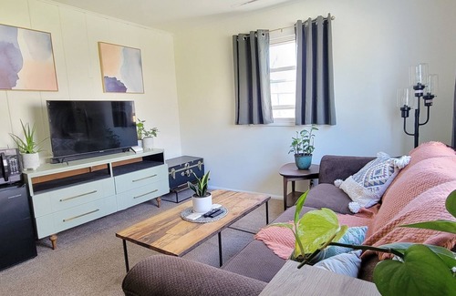 Fort Wayne House | > Garden Suite < Zoo Walking Paths Downtown Parks MarioKart