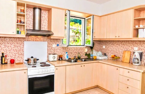 Pigianos Kampos Apartment | Garden view spacious apartment