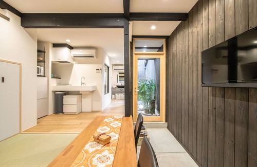 Shimogyo House | Garden View Suite! One stop from JR Kyoto Station.