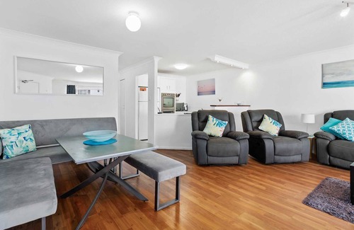 Burleigh Heads Apartment | Garden views just moments from the beach!