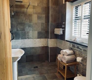 Pentrefelin Apartment | Gardener's Cwtch, Llwynhelig Manor