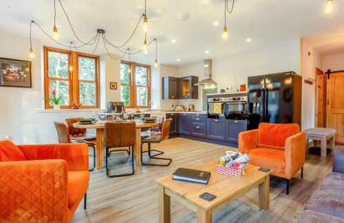 Huntly House | Gardeners Cottage at Craighead