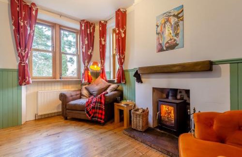 Huntly House | Gardeners Cottage at Craighead