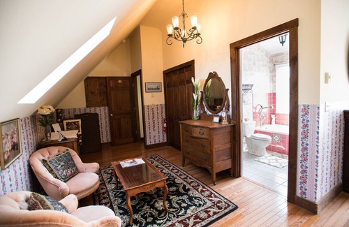 Fifth Ward Bed & Breakfast | Gardenview Bed and Breakfast