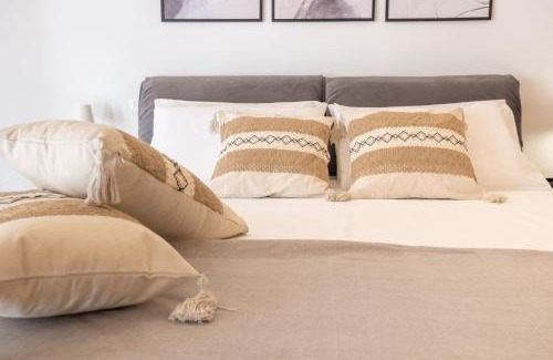 Old Town Apartment | Garibaldi 149 - Wide two bedrooms flat - ItalyWeGo