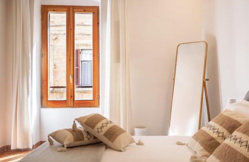 Old Town Apartment | Garibaldi 149 - Wide two bedrooms flat - ItalyWeGo