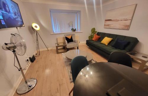 Greenwich Apartment | Garland Quantock House, London With Private Garden