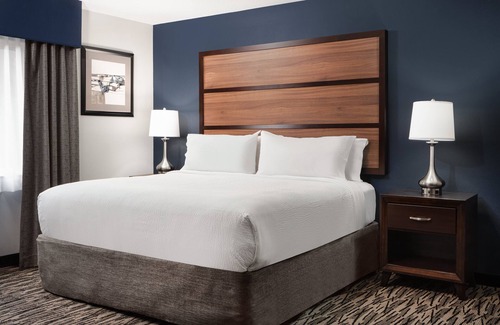 Auburn Hotel | Garner Auburn - Seattle by IHG