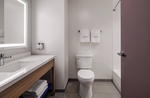 Glen Burnie Hotel | Garner Hotel Glen Burnie BWI Airport Area by IHG