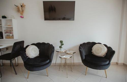 Eleftheroupolis Apartment | Garnet Studio Flats