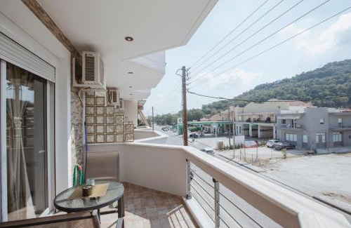 Eleftheroupolis Apartment | Garnet Studio Flats