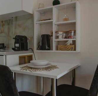 Eleftheroupolis Apartment | Garnet Studio Flats