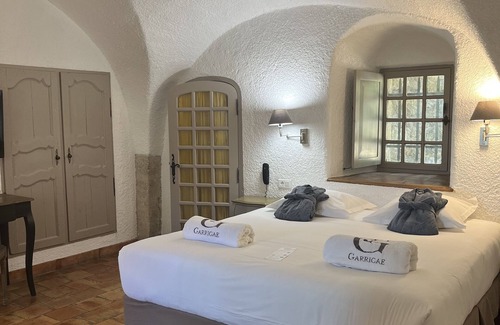 Salon-de-Provence Hotel | Garrigae Abbaye de Sainte Croix
