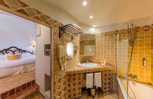 Salon-de-Provence Hotel | Garrigae Abbaye de Sainte Croix