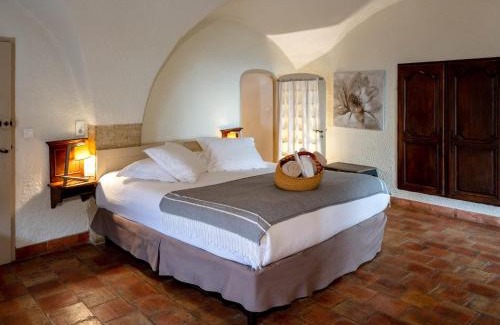 Salon-de-Provence Hotel | Garrigae Abbaye de Sainte Croix