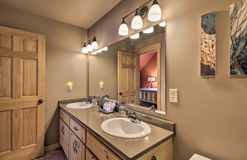 Garrison House | Garrison Golf Course Townhome: 1 Mi to Lake!