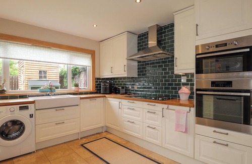 Inverness City Centre Cottage | GARRY ISLE, family friendly, country holiday cottage in Inverness