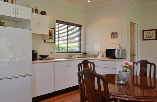 Lovedale Apartment | Gartelmann Studio @ Gartelmanns Wines walk to The Deck Cafe + Wine tasting