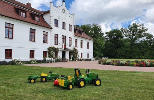 Satow Apartment | Gartenblick - Ferienwohnung mit eigenem Zugang in den Garten