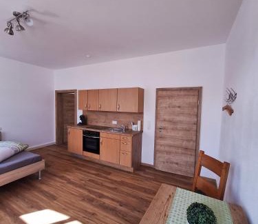 Ichenhausen Apartment | Gasthof Adler Ferienwohnung