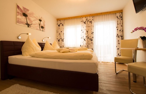Russbach am Pass Gschuett Hotel | Gasthof Waldwirt