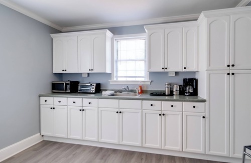 Hamilton Apartment | Gastropub On-Site: Loudoun Wine Country Apartment