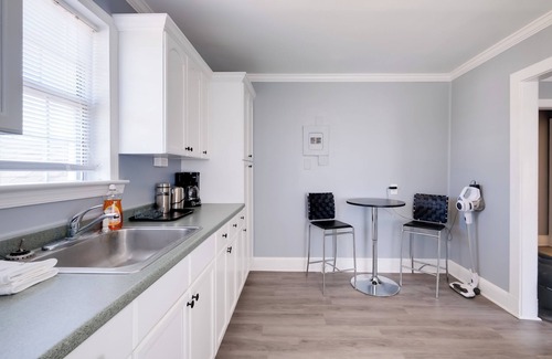 Hamilton Apartment | Gastropub On-Site: Loudoun Wine Country Apartment