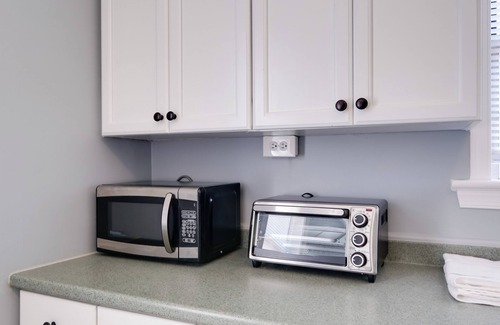 Hamilton Apartment | Gastropub On-Site: Loudoun Wine Country Apartment