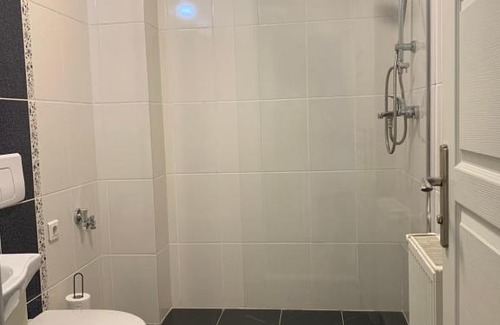 Otopeni Apartment | Gate 35 Airport Stay Pool Access Self Check-in 5 min from OTP AIRPORT