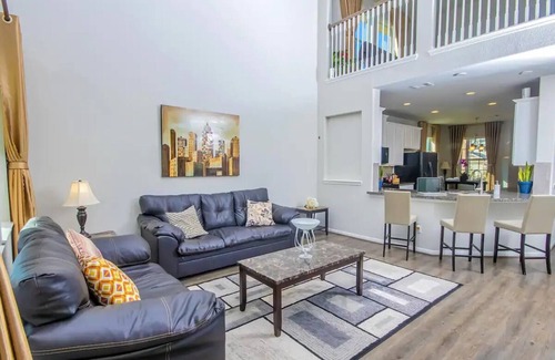 Clodine House | Gate Community Resident with Lake View + 5 bedroom