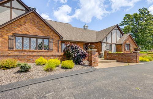 De Soto House | Gated 35-Acre De Soto Estate Pool, Lake and Patio!