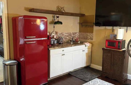 Peters Apartment | Gated community 2-bedroom,1 bath attached apartment in Manteca