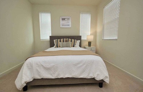 Folsom House | Gated Community｜Dedicate Workspace｜Instant Tour｜Backyard For Dogs #41616