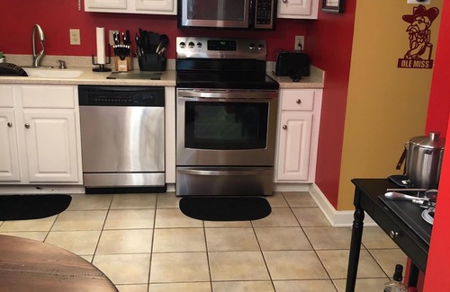 Oxford Condo | Gated Condo Community and Personal parking, Near campus, WIFI, Washer/Dryer