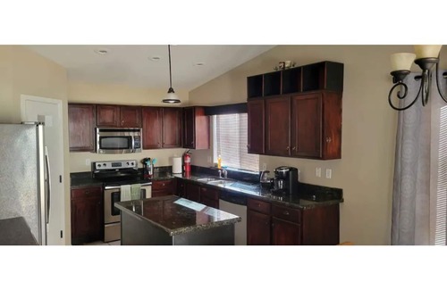 Maryvale House | Gated family-friendly 3 beds near big events venues