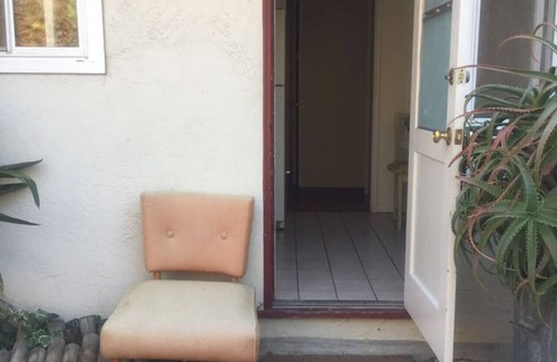 Richmond House | Gated Fenced Like a Mansion, Walk to Everything