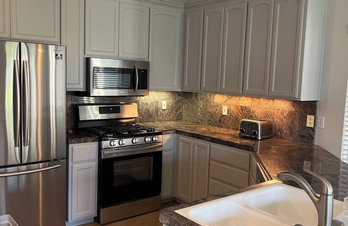 Midtown Sacramento Apartment | Gated Full loft apartment located in the heart of MIDTOWN!