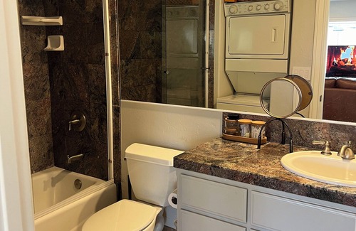 Midtown Sacramento Apartment | Gated Full loft apartment located in the heart of MIDTOWN!