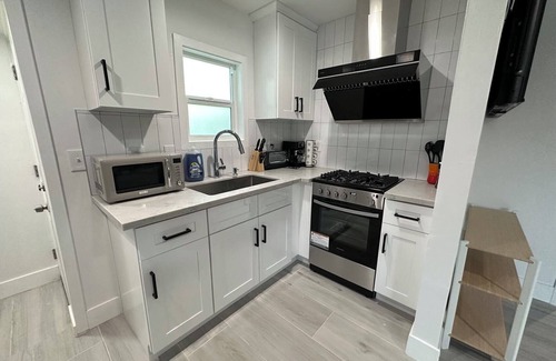 Baldwin Park House | Gated & Morden 1bed1bath house in Baldwin Park with WiFi and AC