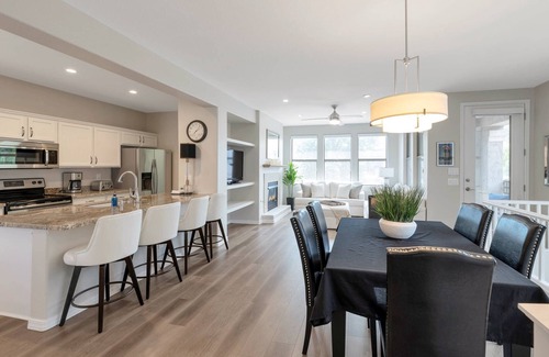 Kierland Condo | Gated w/Garage, Heated Pool/Spa/Fitness Room, Near Hiking & Kierland Commons Fine Dining & Shopping